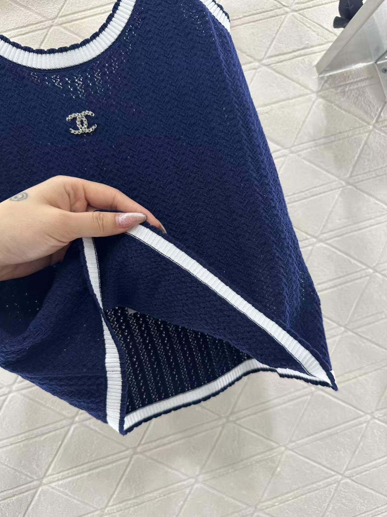 Contrast knitted suspenders