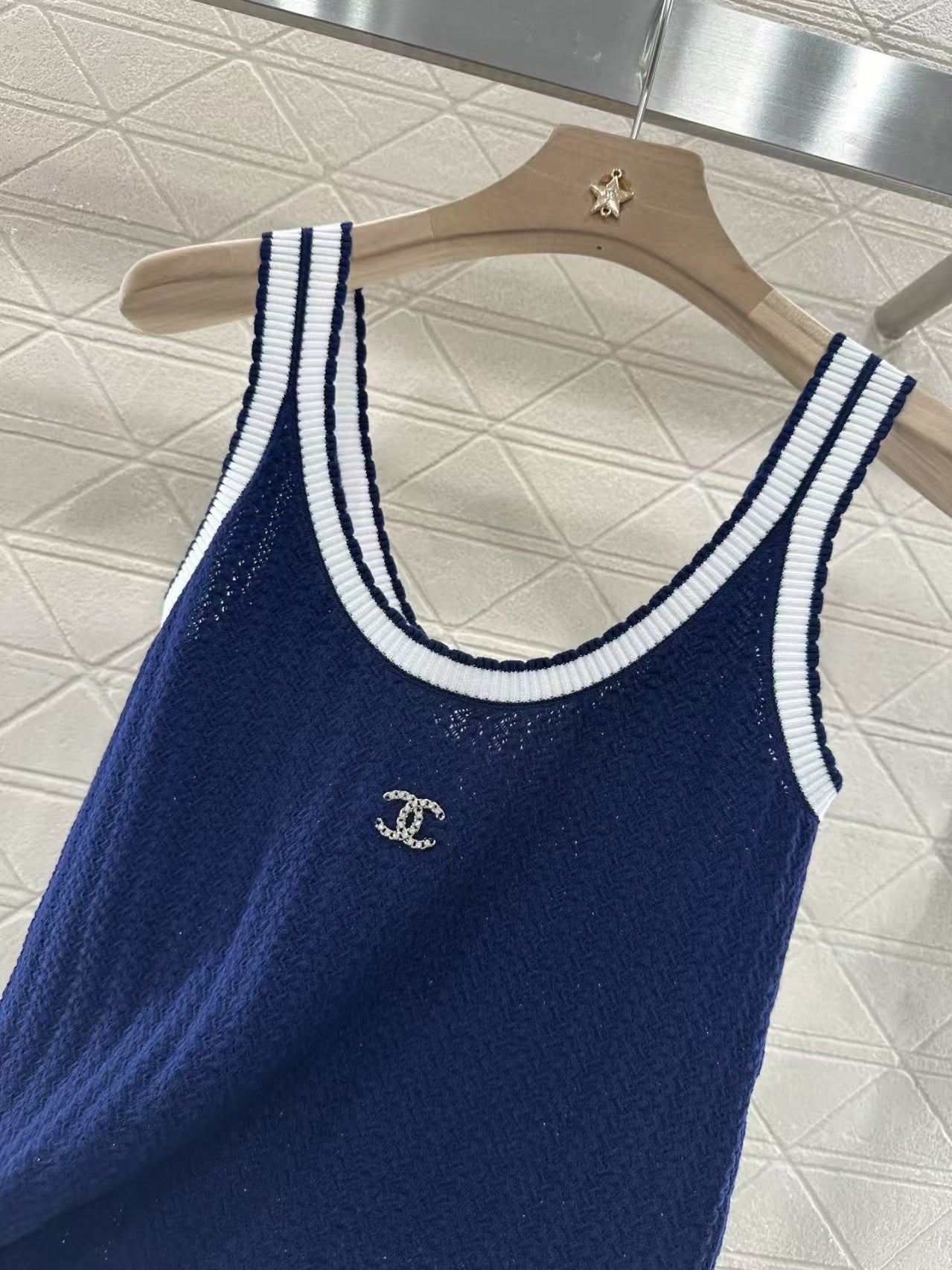 Contrast knitted suspenders