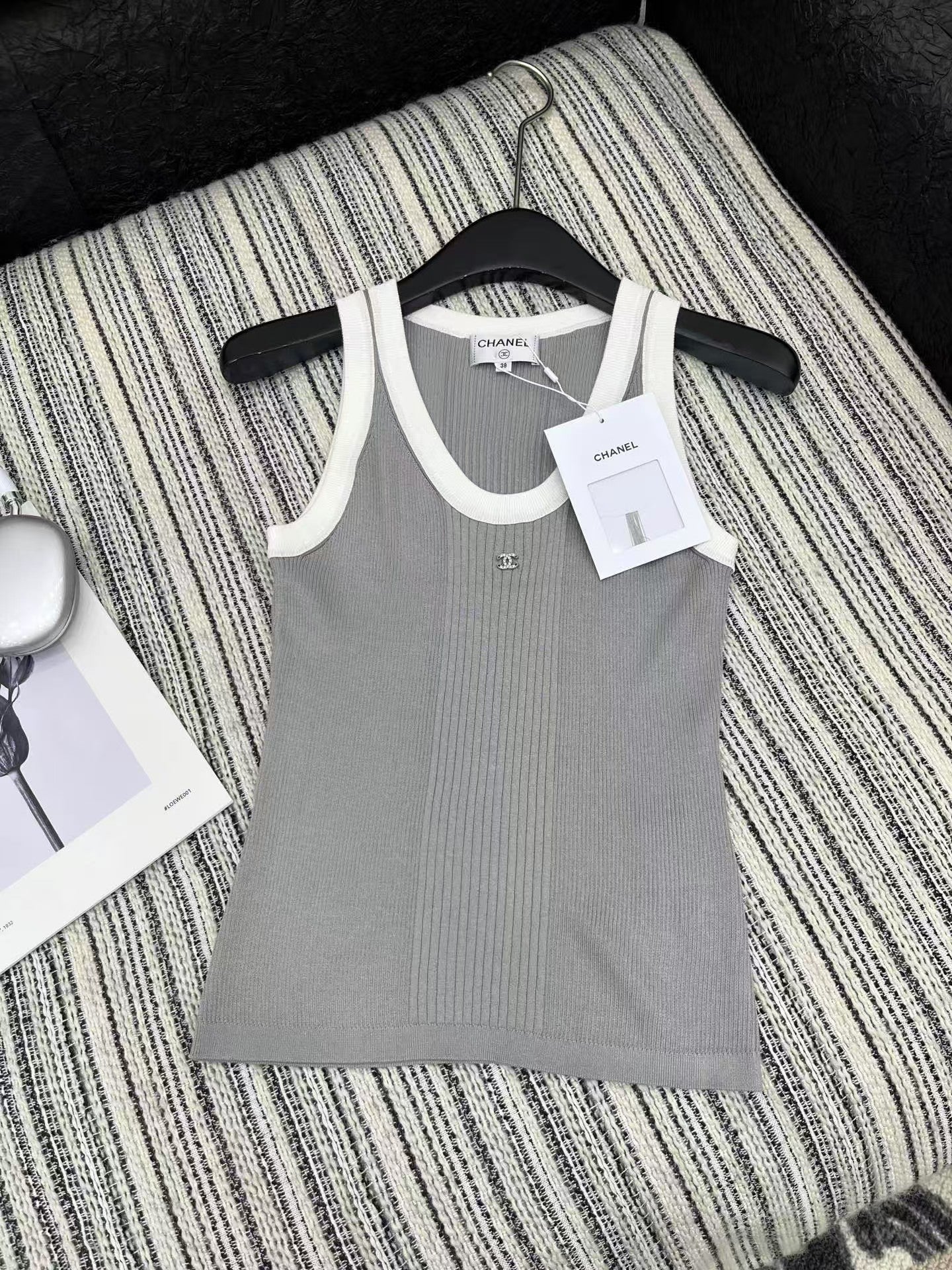 25 Spring and Summer New Arrivals Knitted Vest