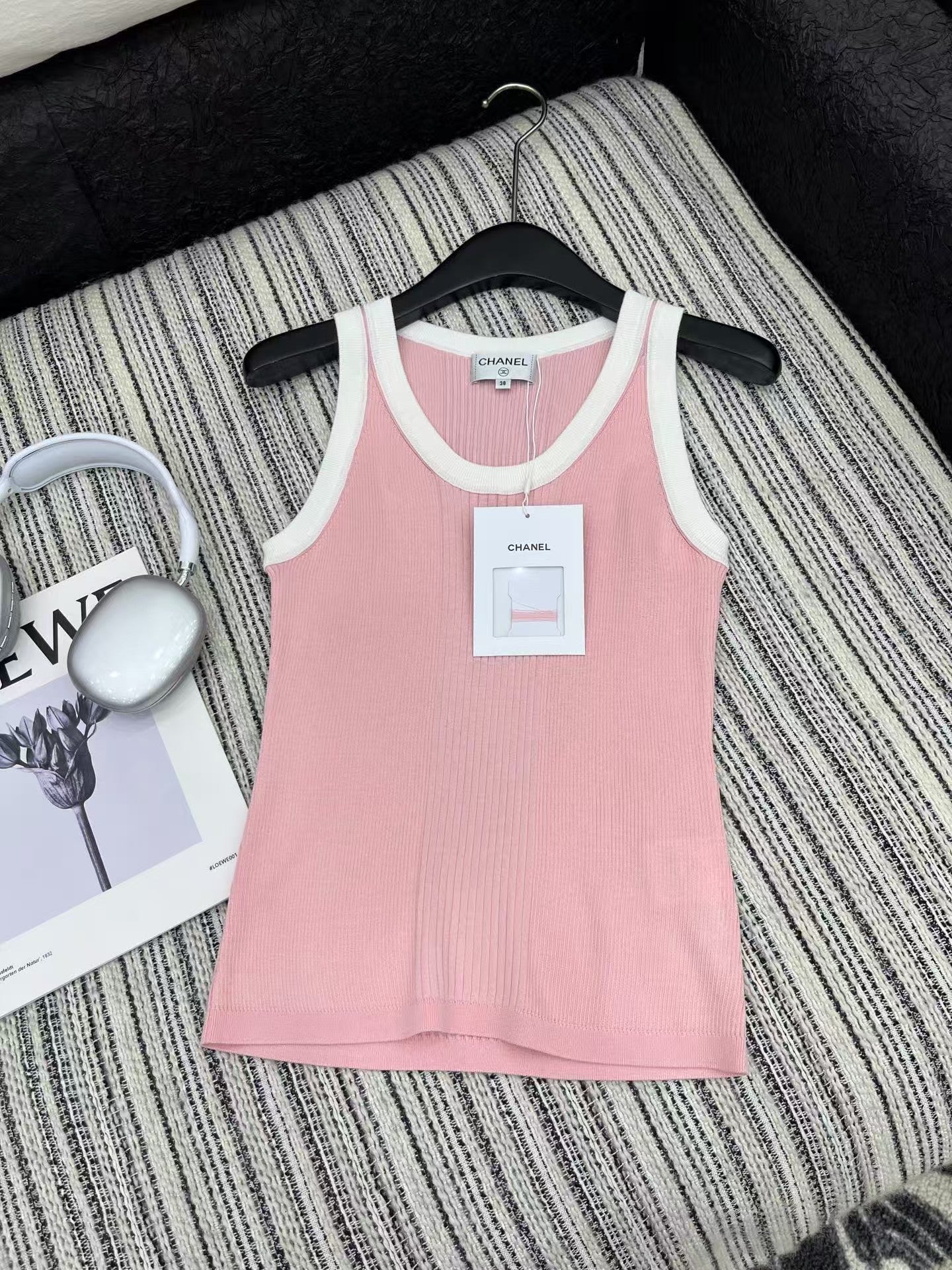 25 Spring and Summer New Arrivals Knitted Vest