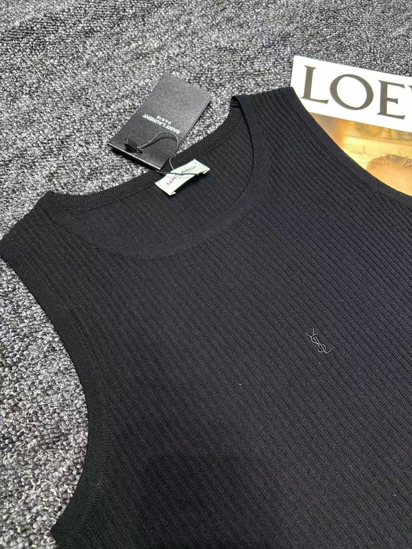 Lettering embroidered knitted vest