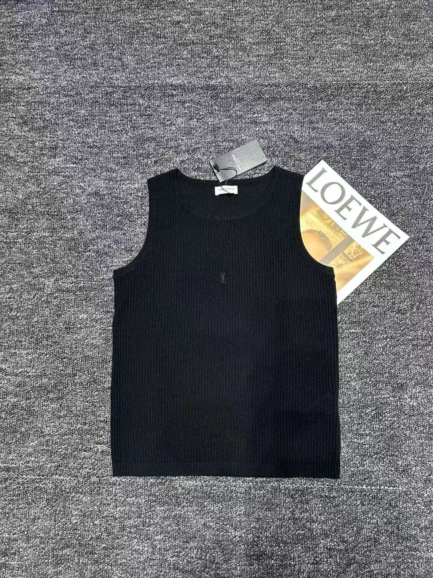 Lettering embroidered knitted vest