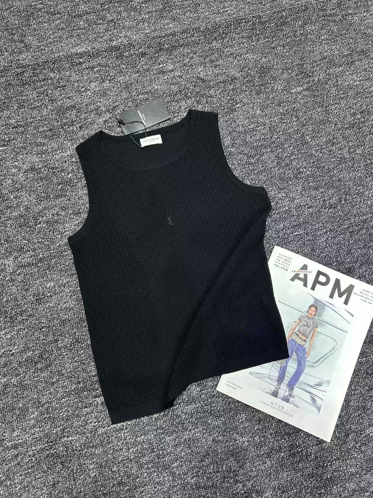 Lettering embroidered knitted vest