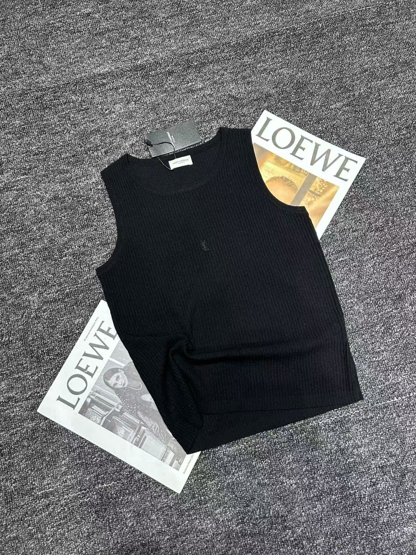 Lettering embroidered knitted vest