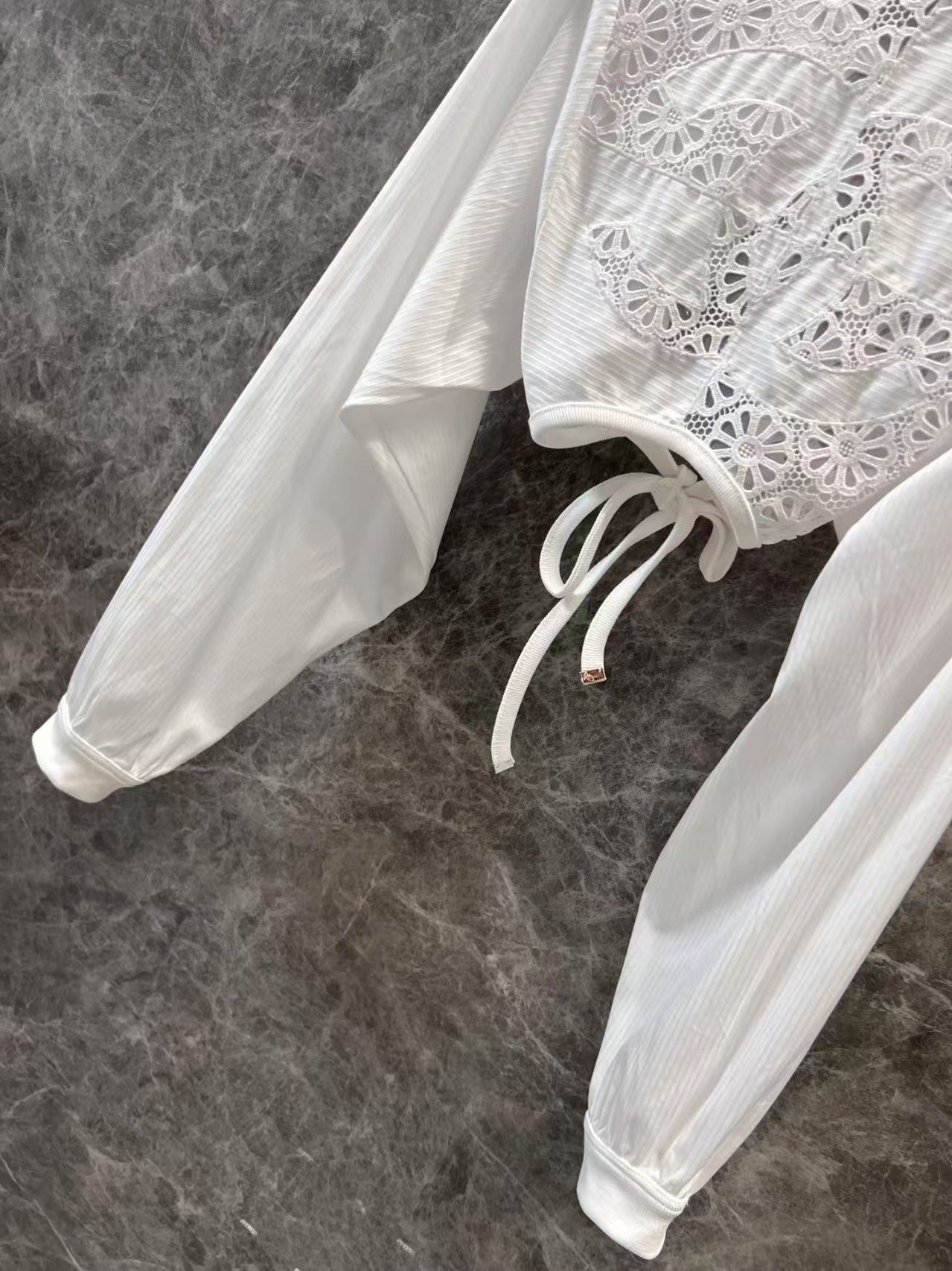 Heavy hollow back short long sleeve top