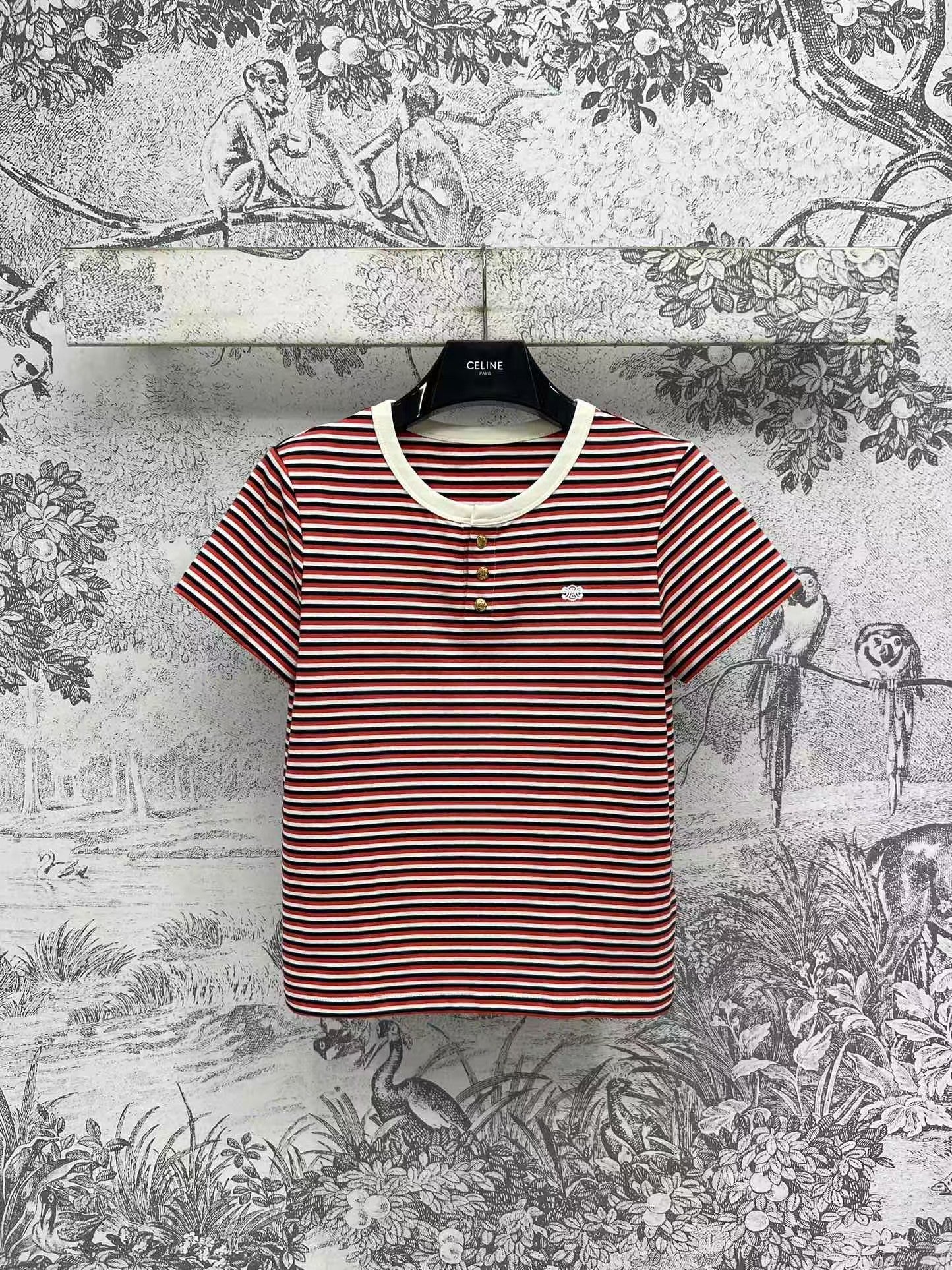 Red and white striped short sleeves