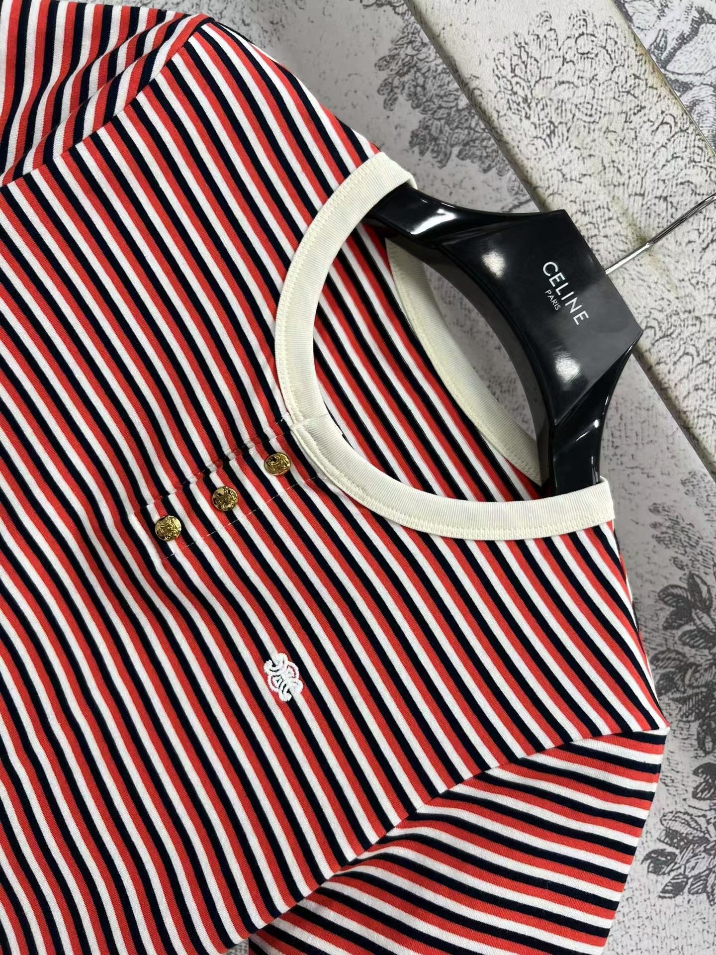 Red and white striped short sleeves