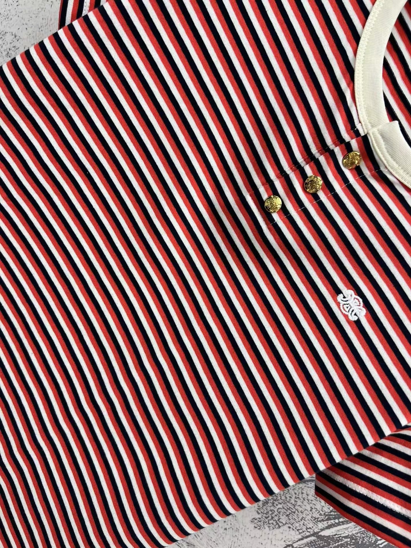 Red and white striped short sleeves