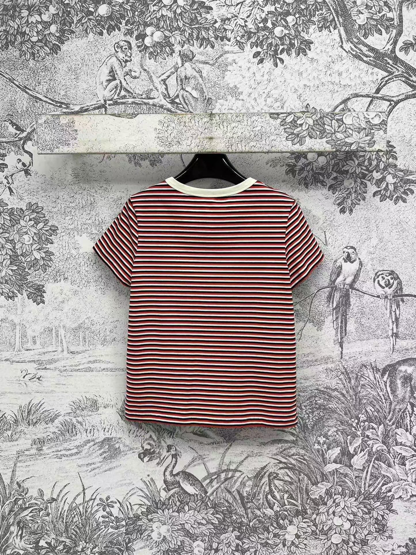 Red and white striped short sleeves