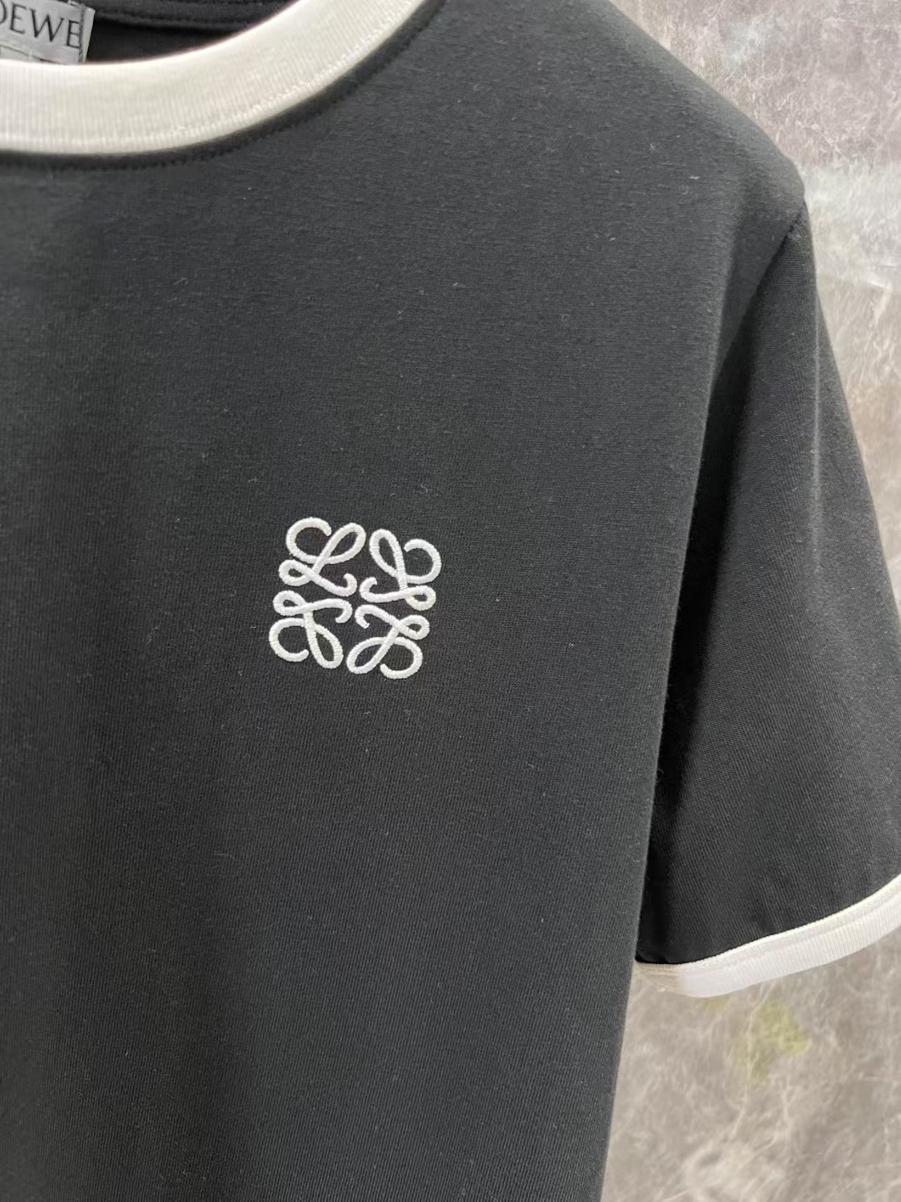 Embroidered crew neck short sleeve T-shirt