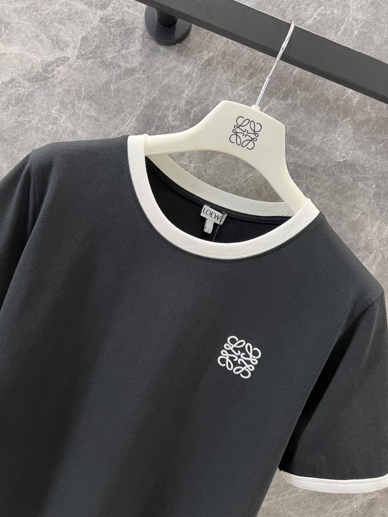 Embroidered crew neck short sleeve T-shirt