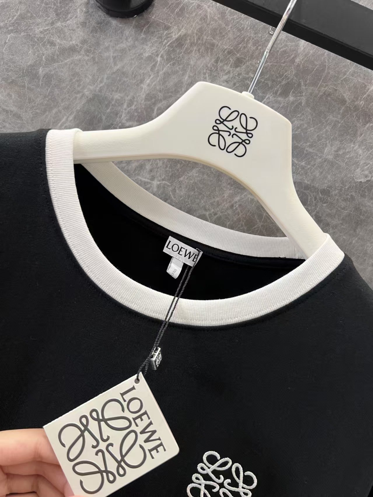 Embroidered crew neck short sleeve T-shirt