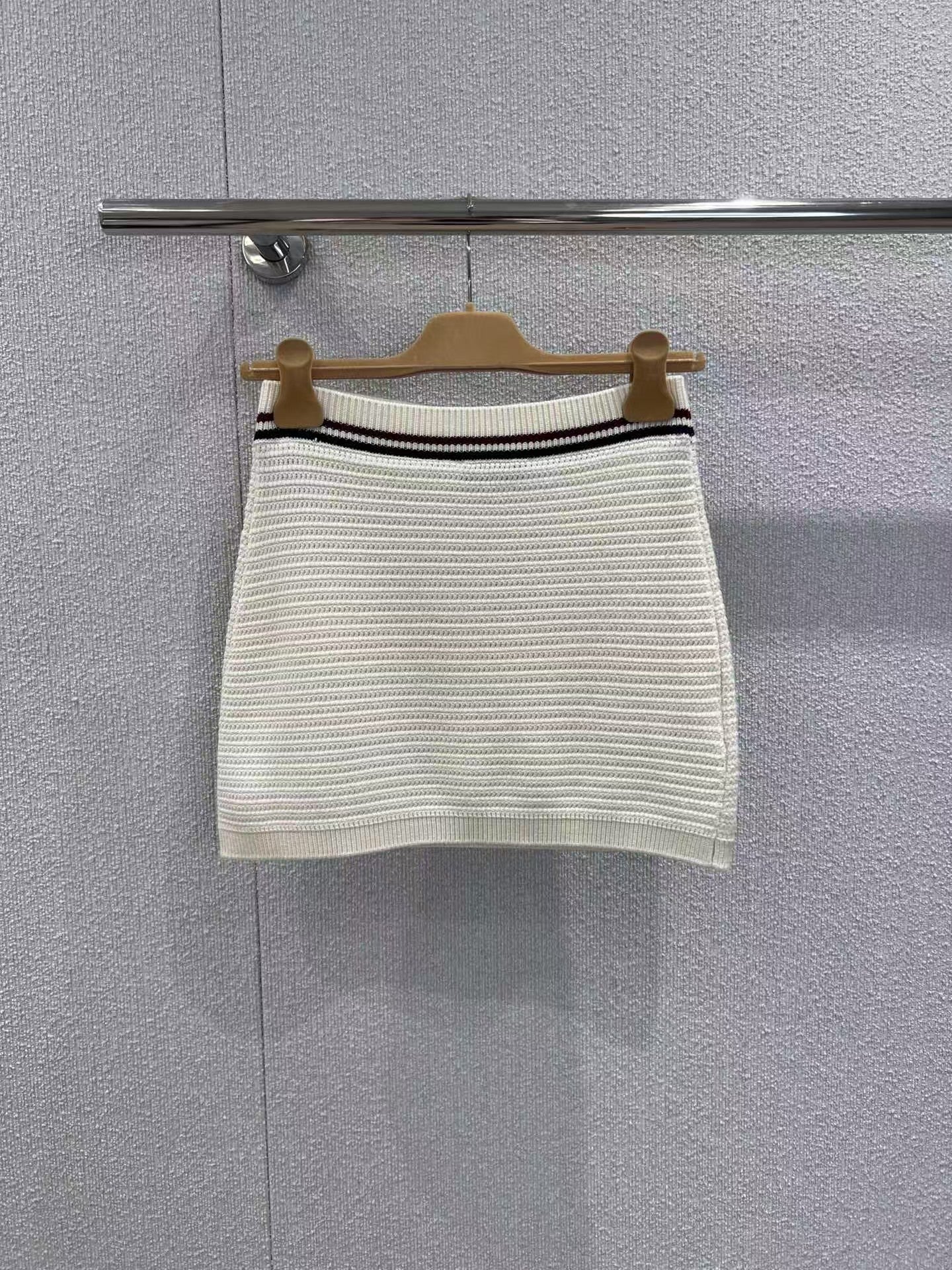 New suspenders plus skirt set