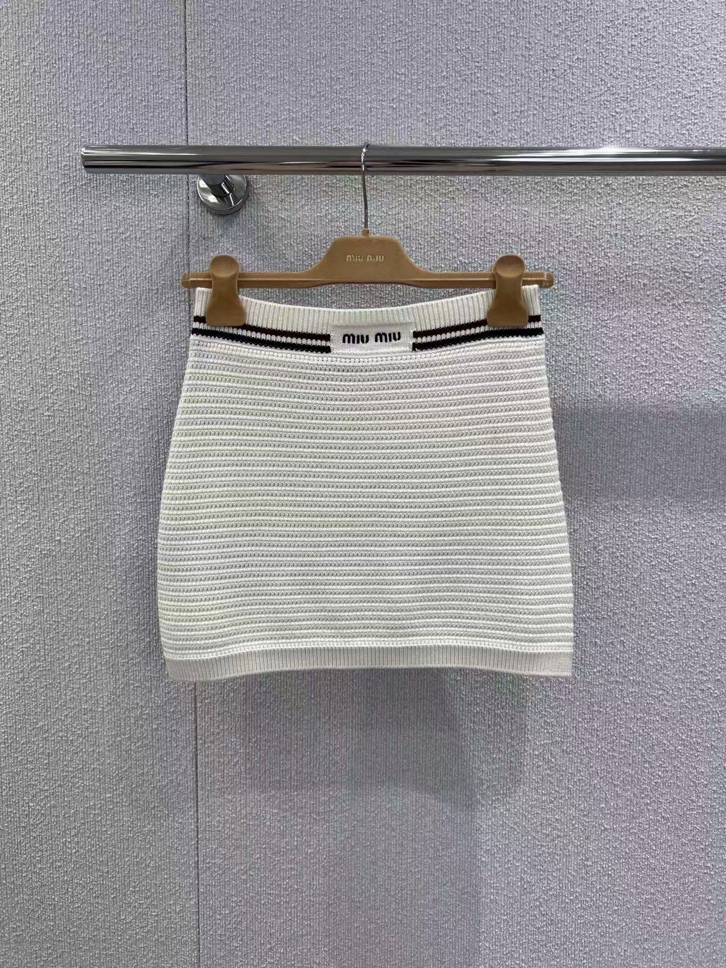 New suspenders plus skirt set