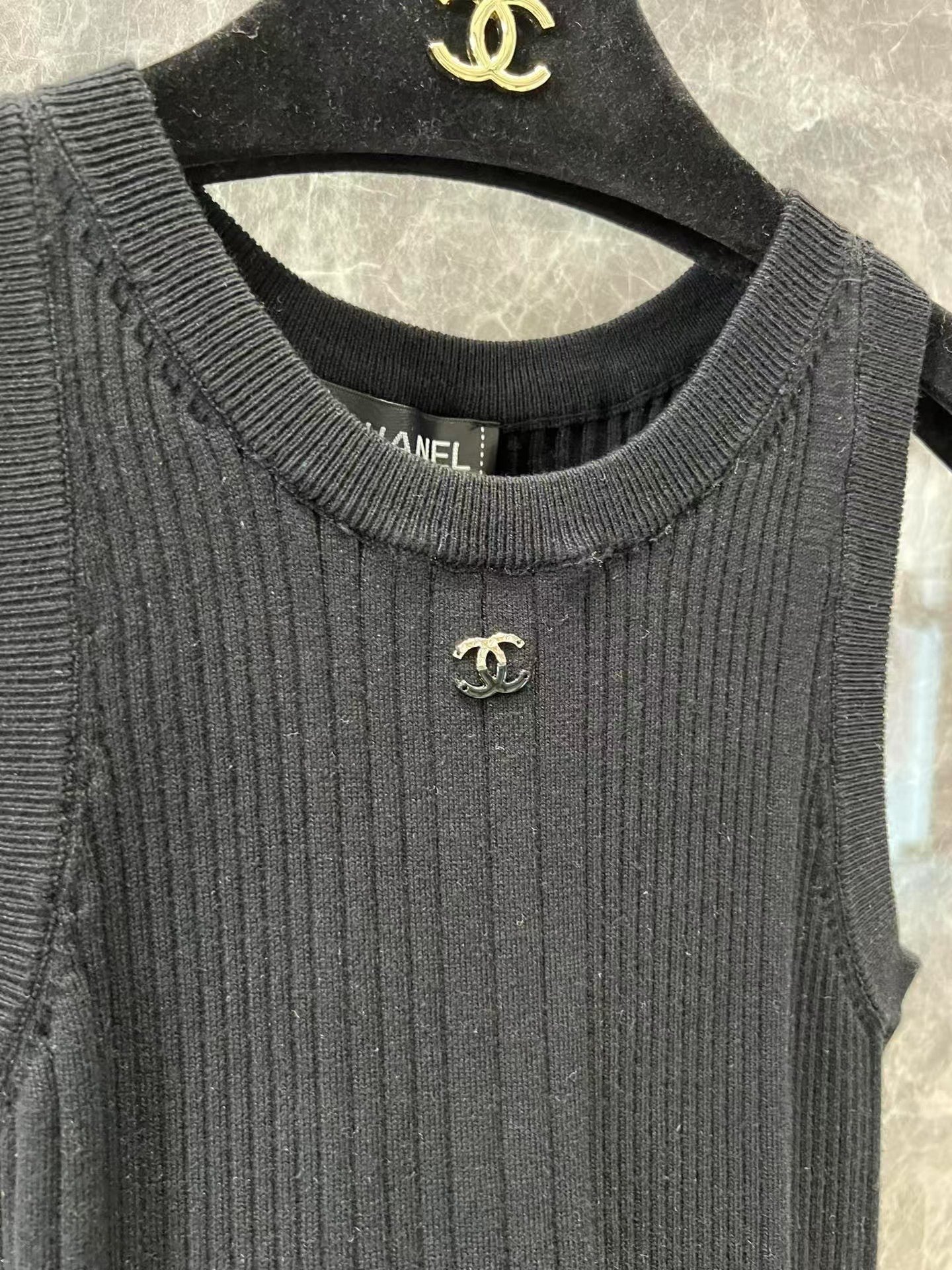 25 jacquard knit vest