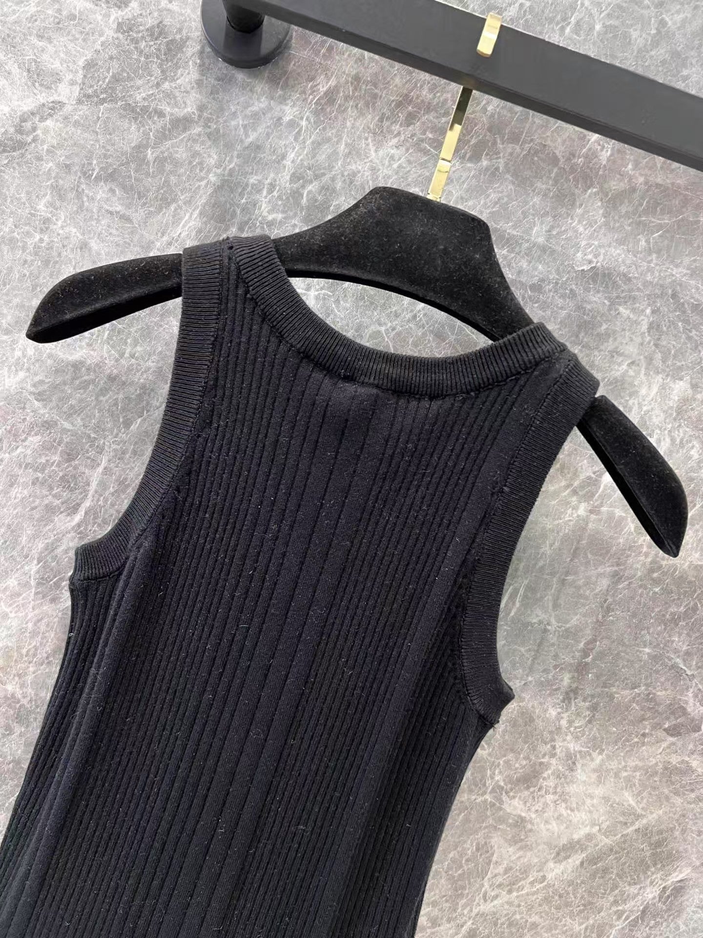 25 jacquard knit vest