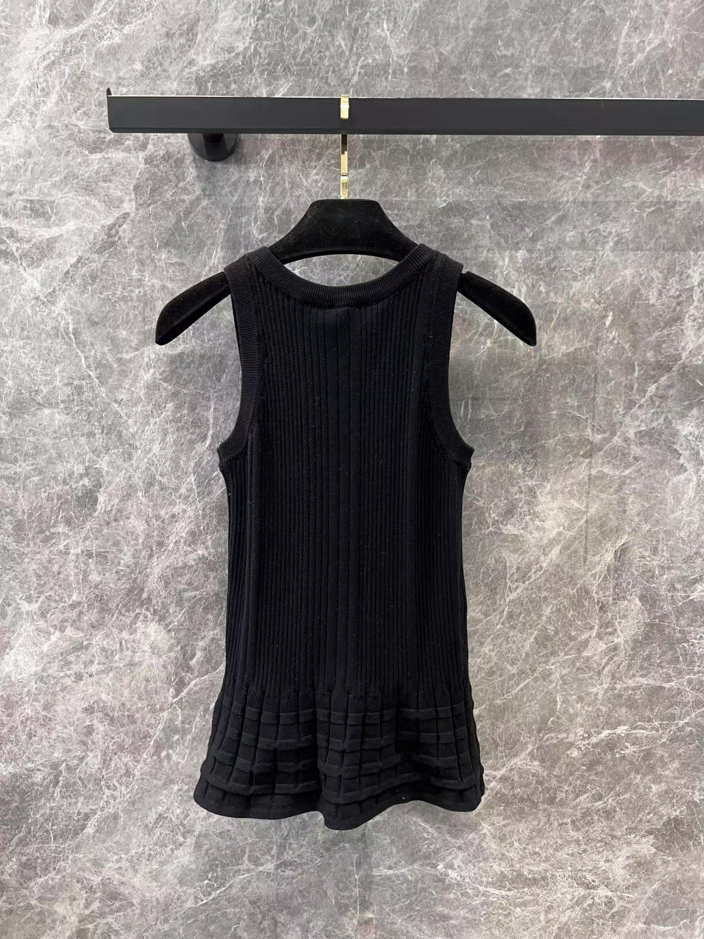 25 jacquard knit vest