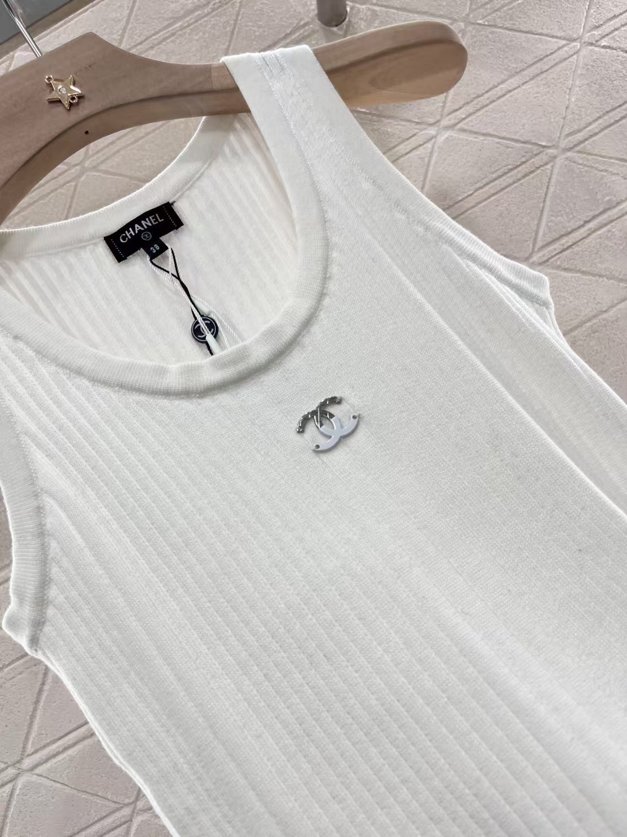 3D pattern knitted vest