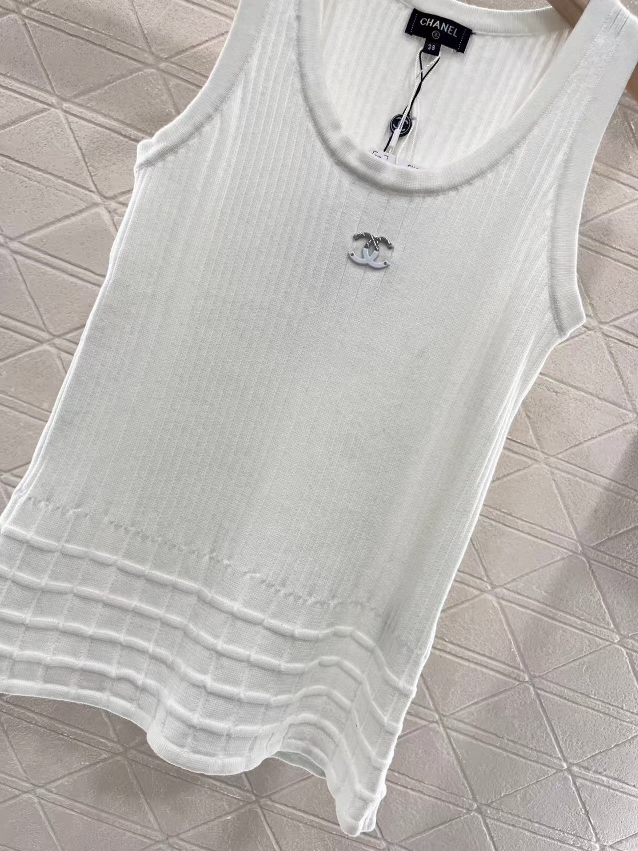 3D pattern knitted vest