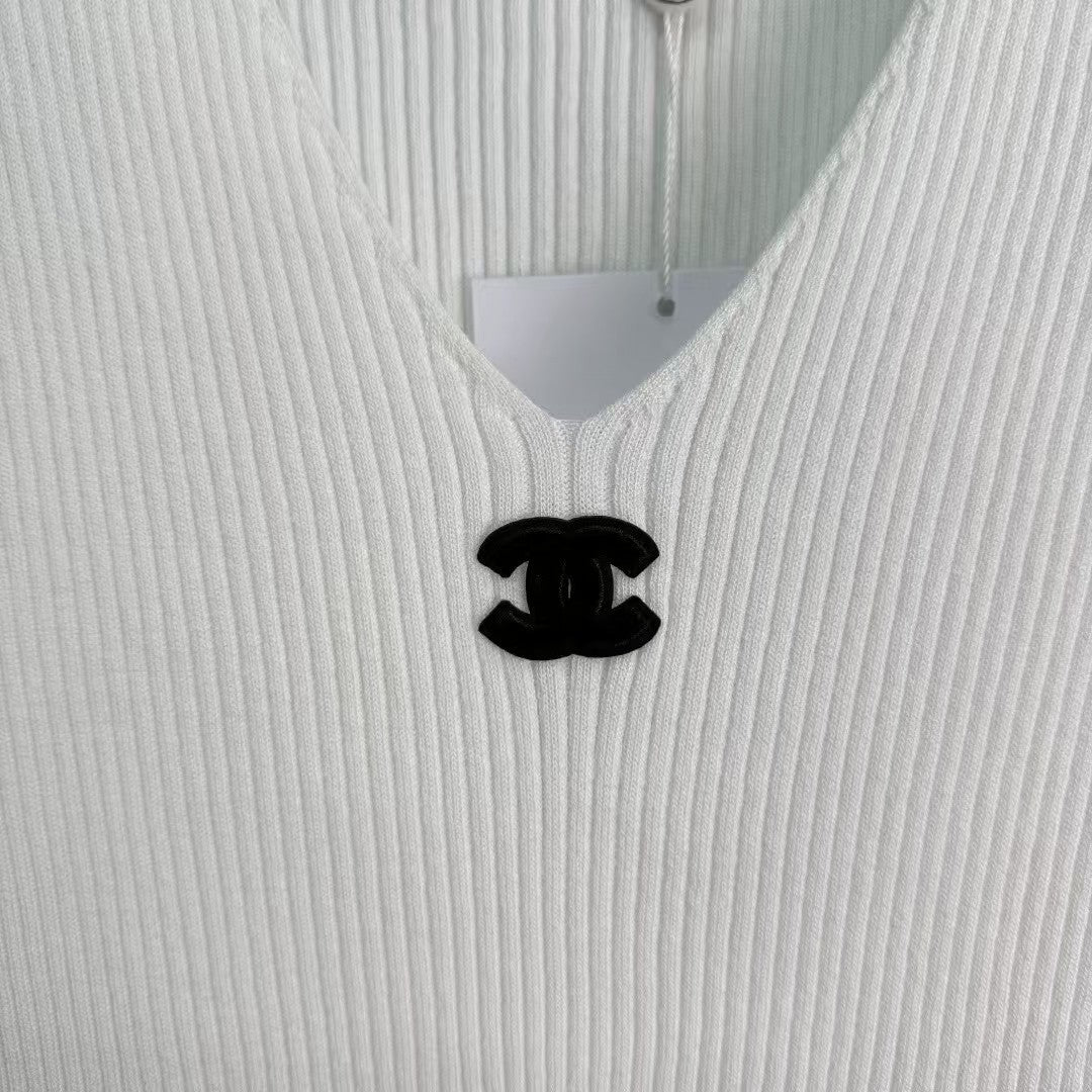 Spring and Summer V-neck knitted short sleeves