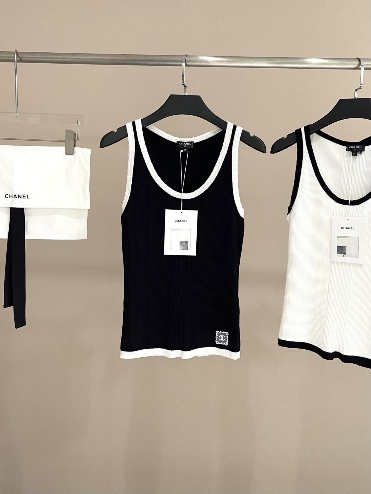 Colorblock trim slim fit vest