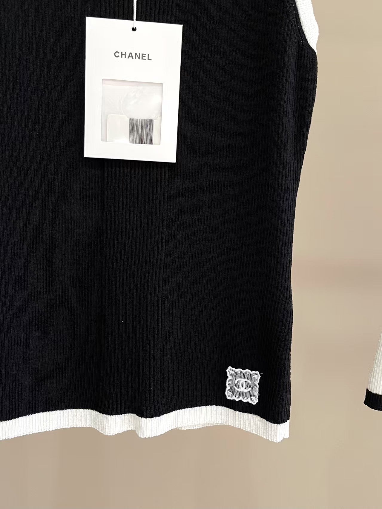 Colorblock trim slim fit vest