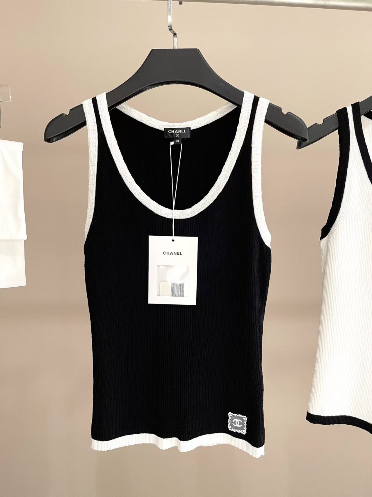 Colorblock trim slim fit vest