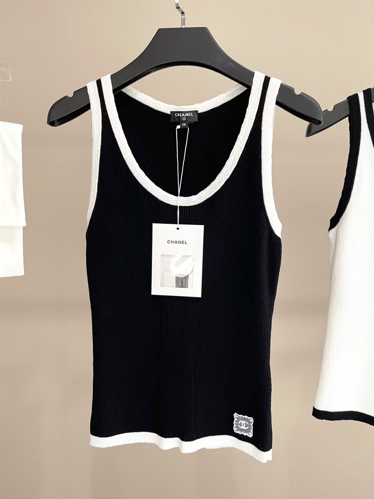 Colorblock trim slim fit vest