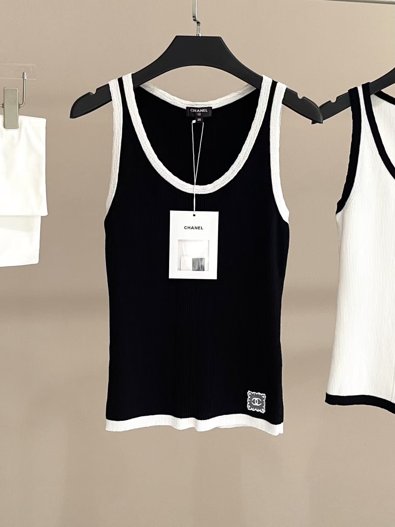Colorblock trim slim fit vest