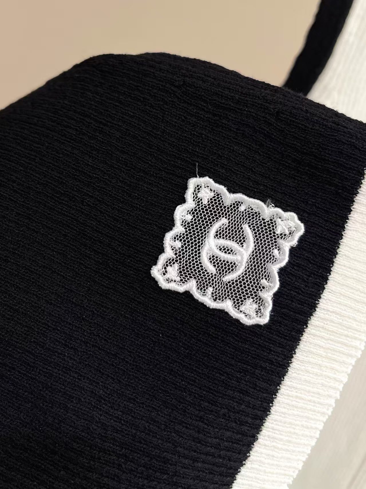 Colorblock trim slim fit vest