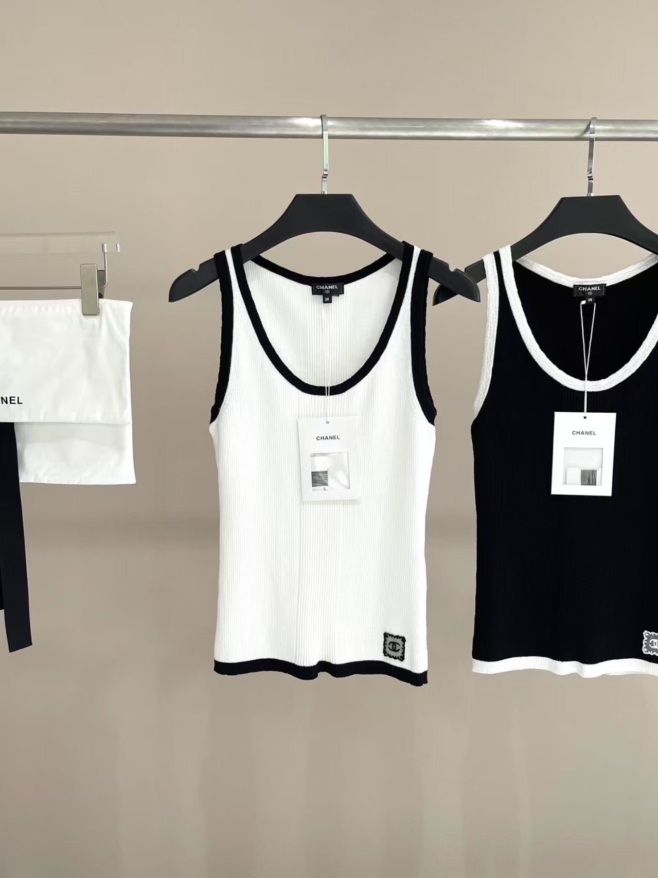 Colorblock trim slim fit vest