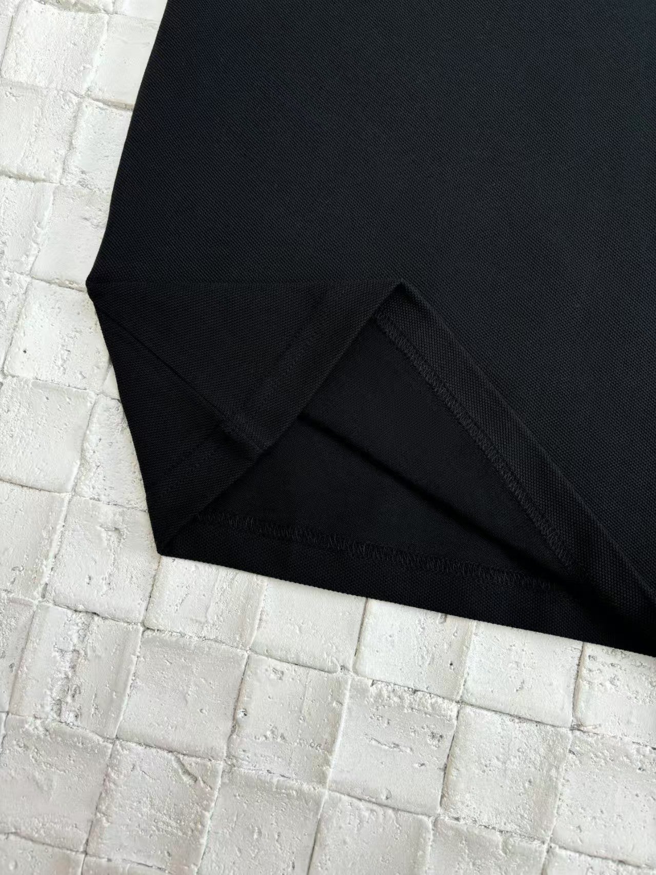 Tonal logo embroidered short-sleeved T-shirt