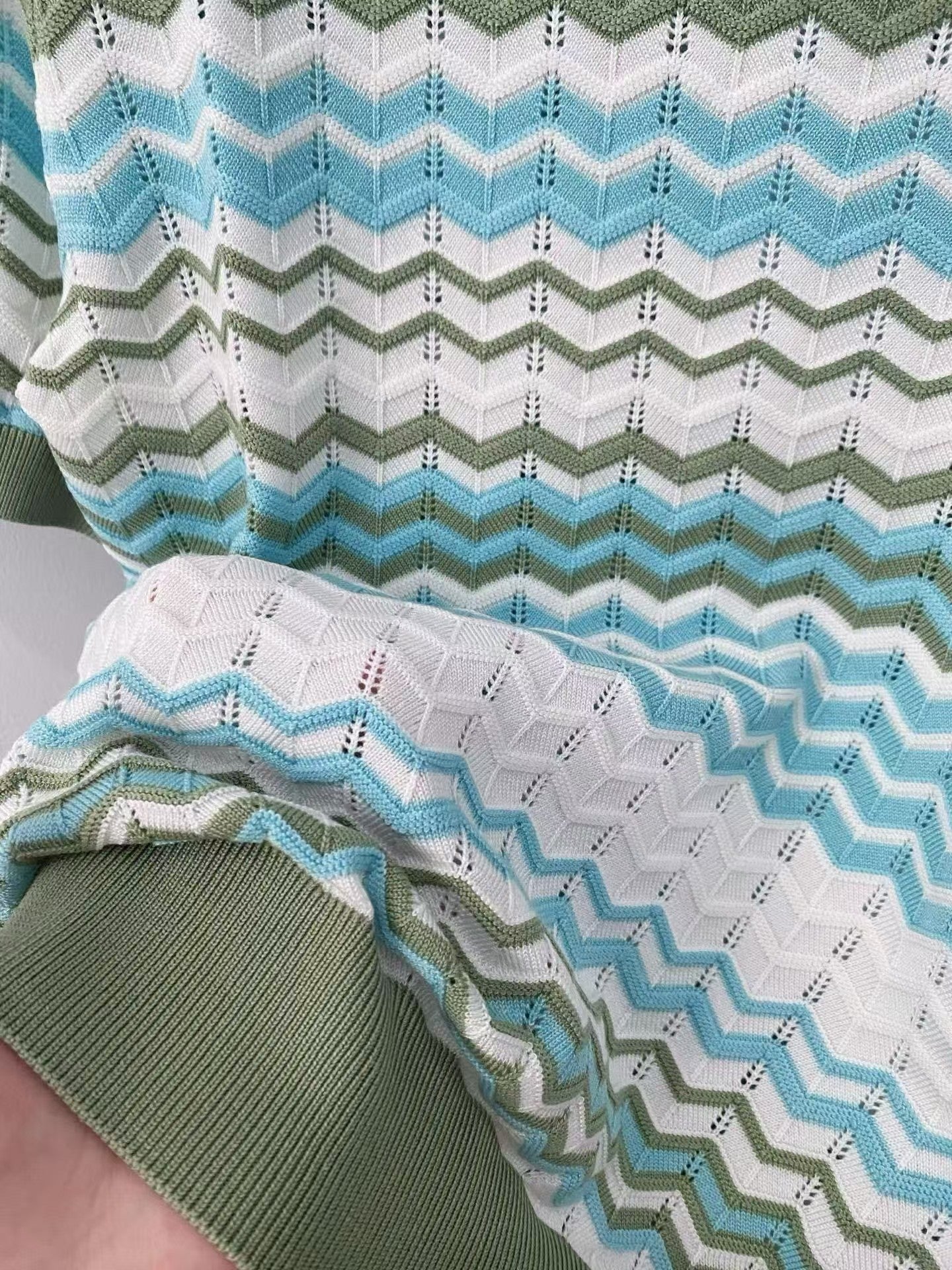 Wave striped knit short sleeves
