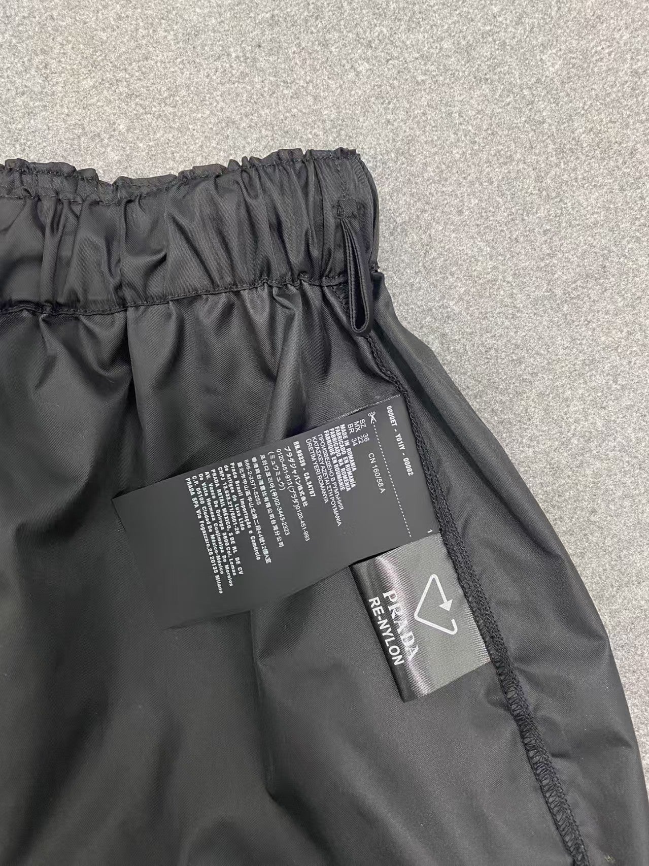 Women's 𝗥𝗲 𝗡𝘆𝗹𝗼𝗻 Recycled Nylon Shorts 🖤