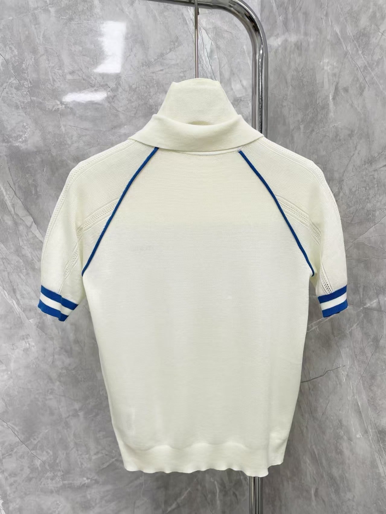 white knitted short-sleeved shirt