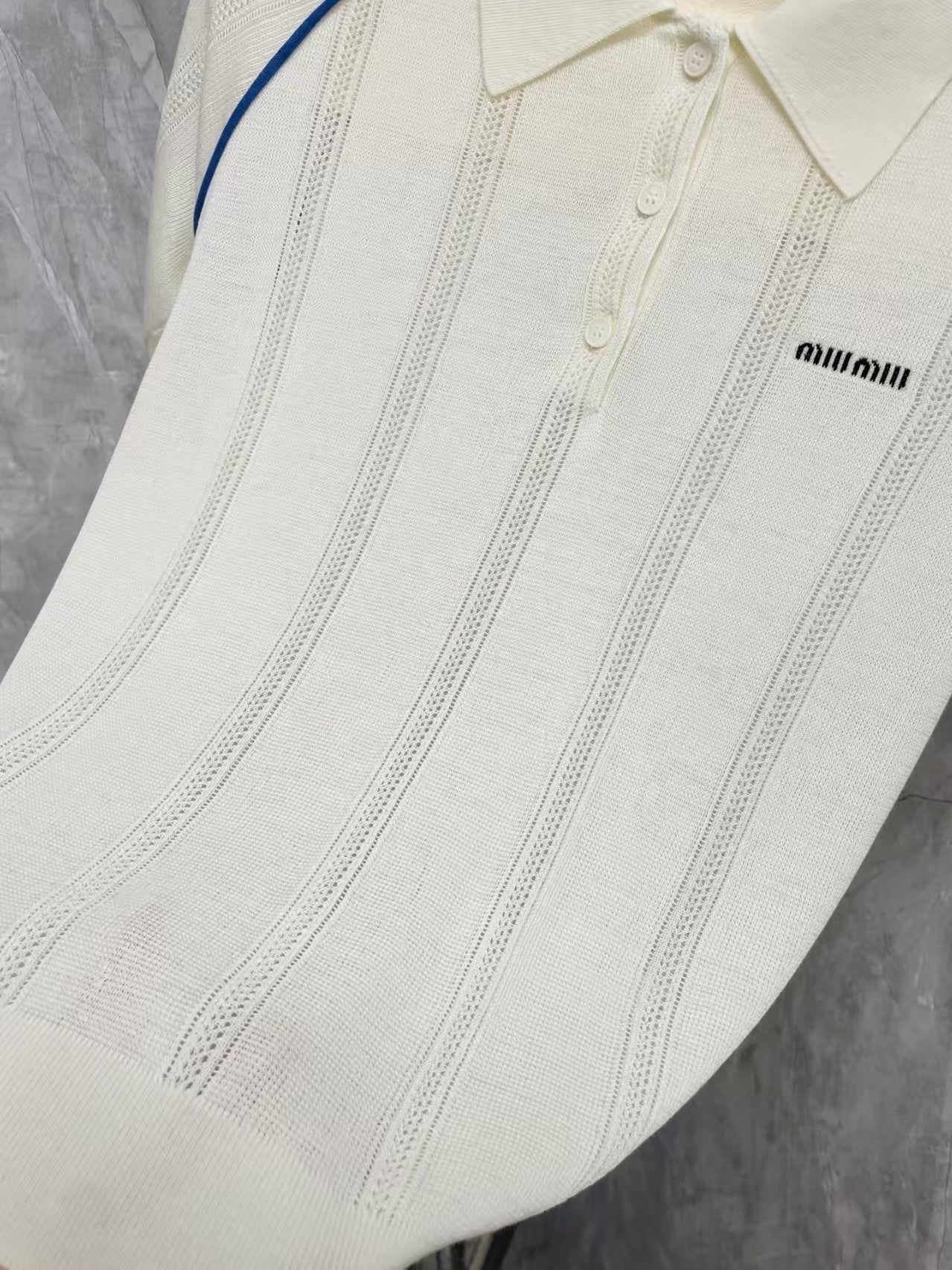 white knitted short-sleeved shirt