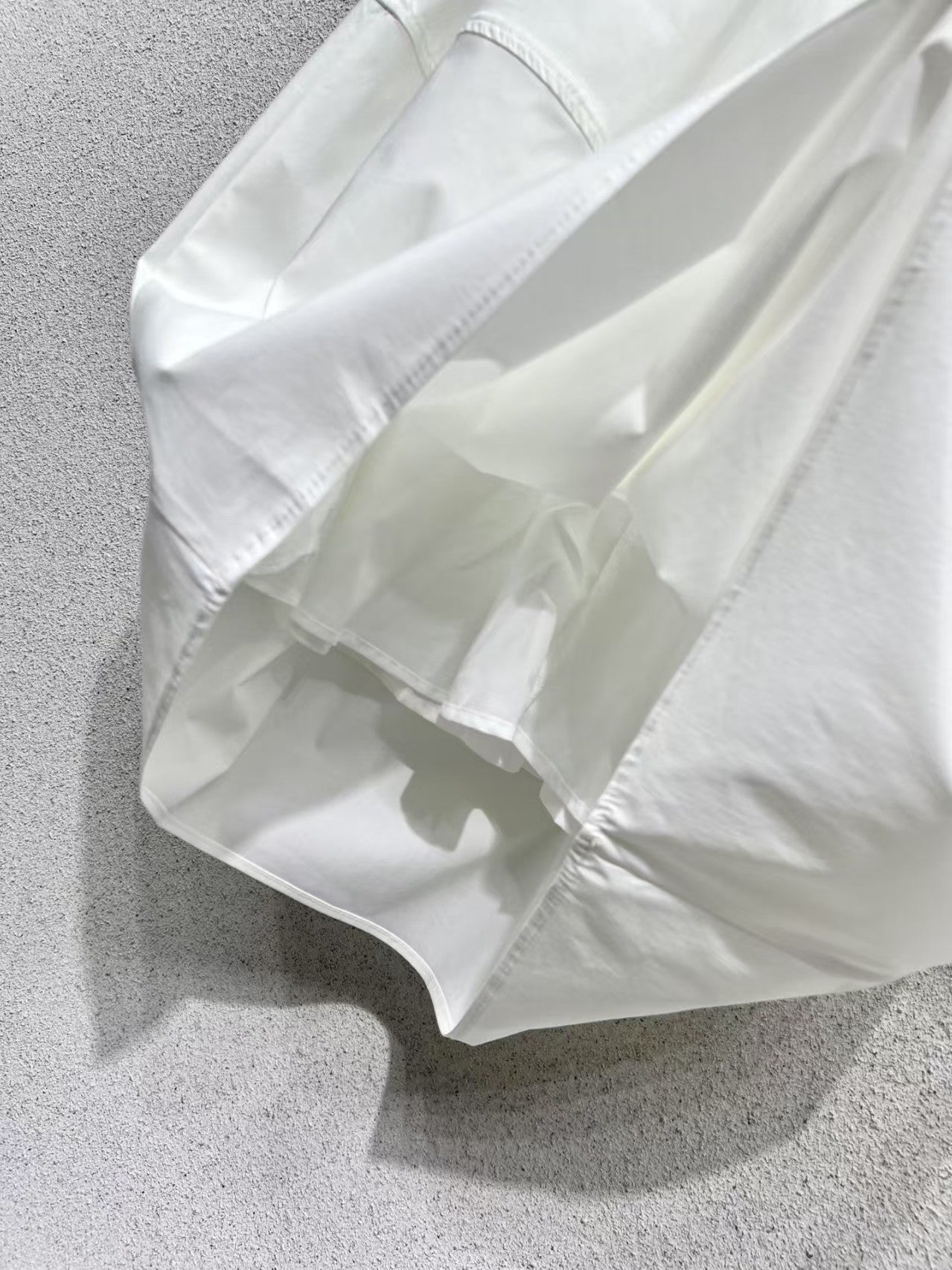 Triangle logo elastic waist skirt