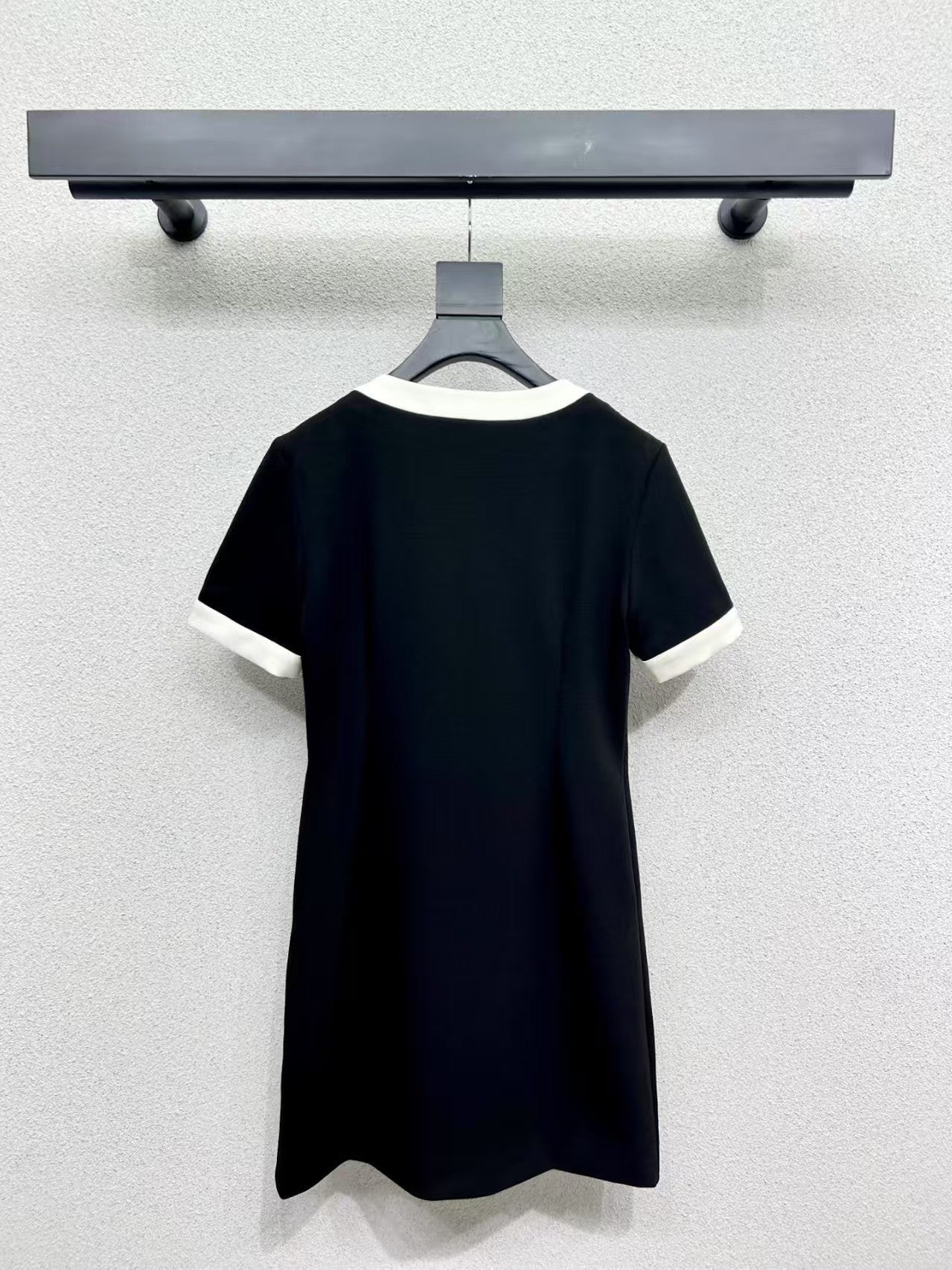 D short sleeve dress