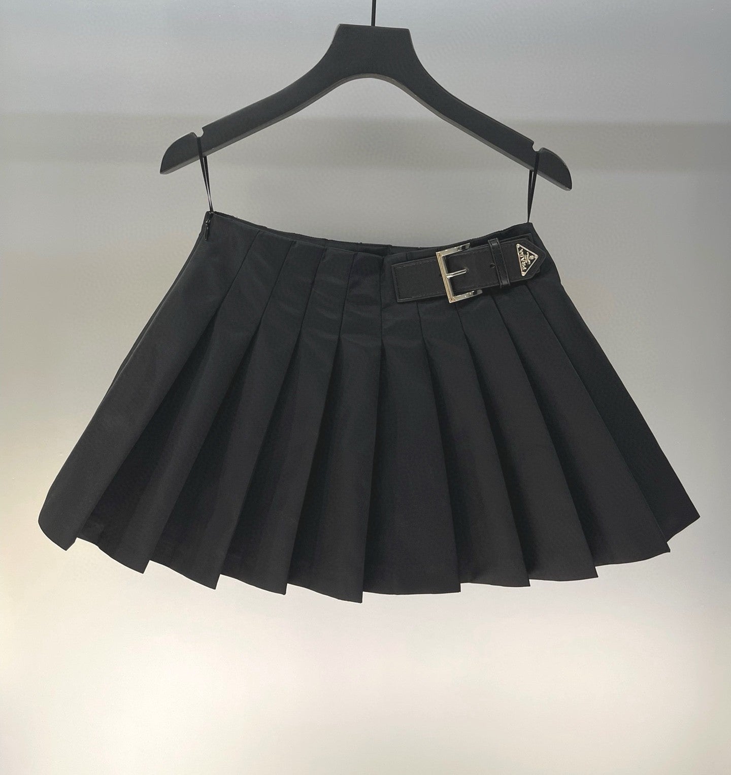 Classic triangle logo all-match skirt
