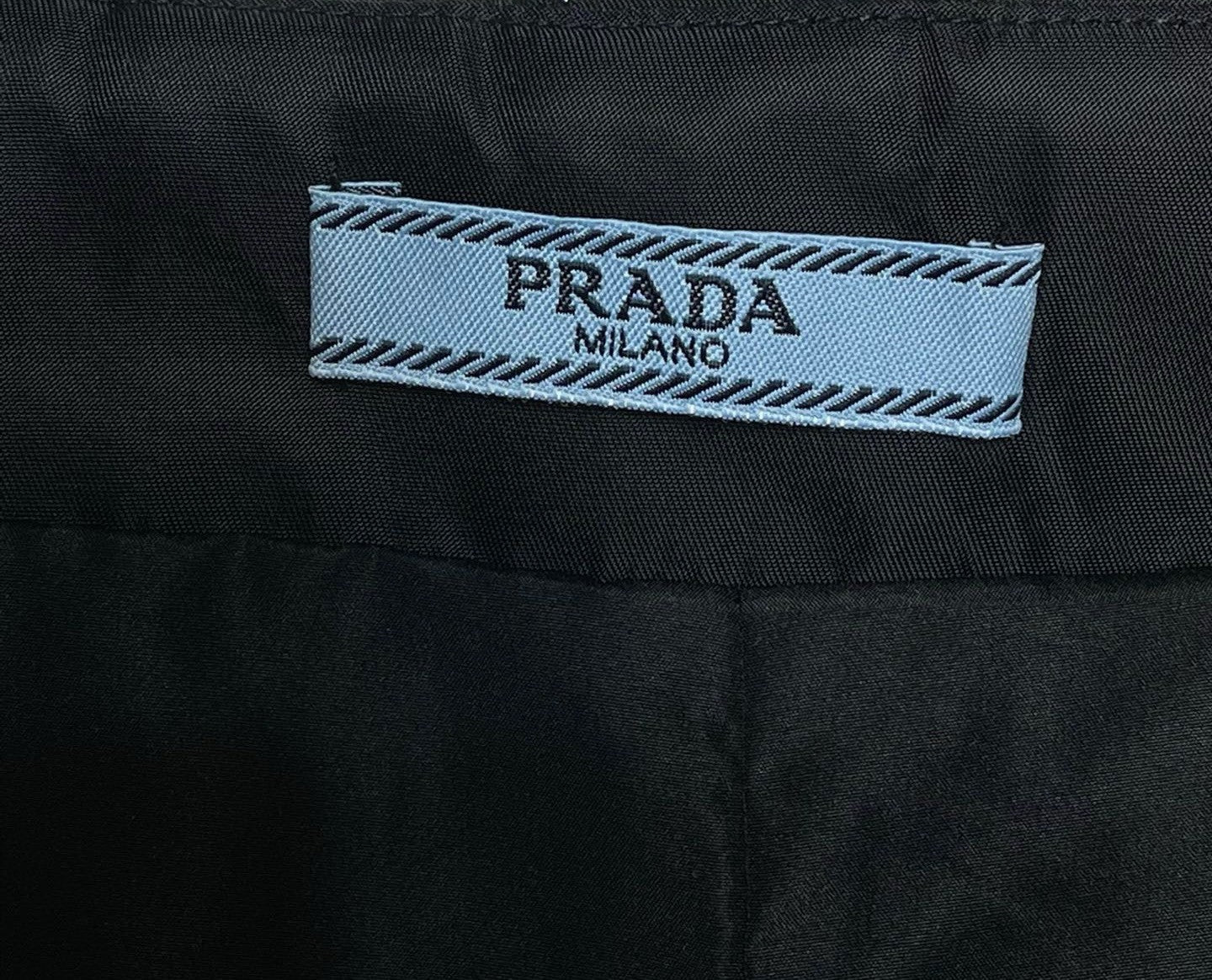 Classic triangle logo all-match skirt