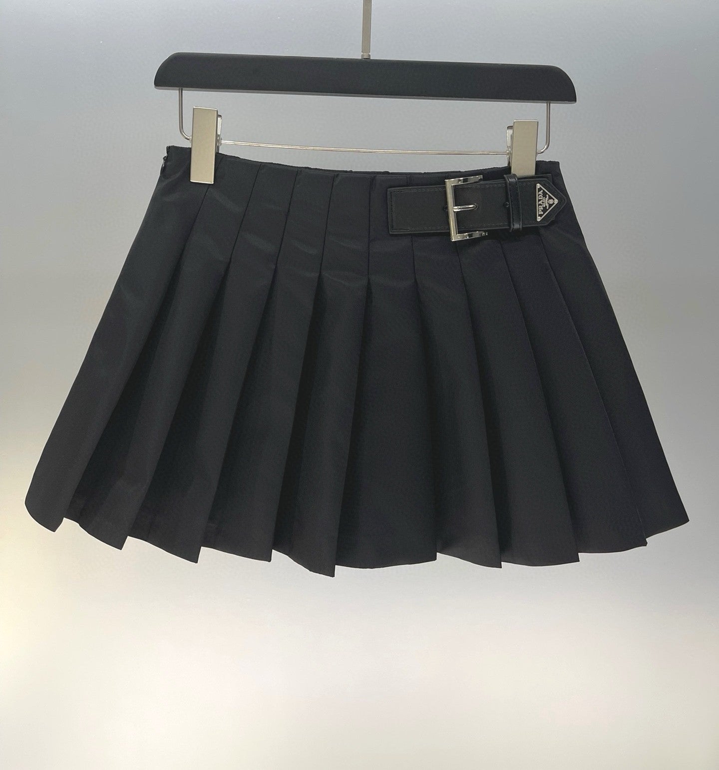 Classic triangle logo all-match skirt