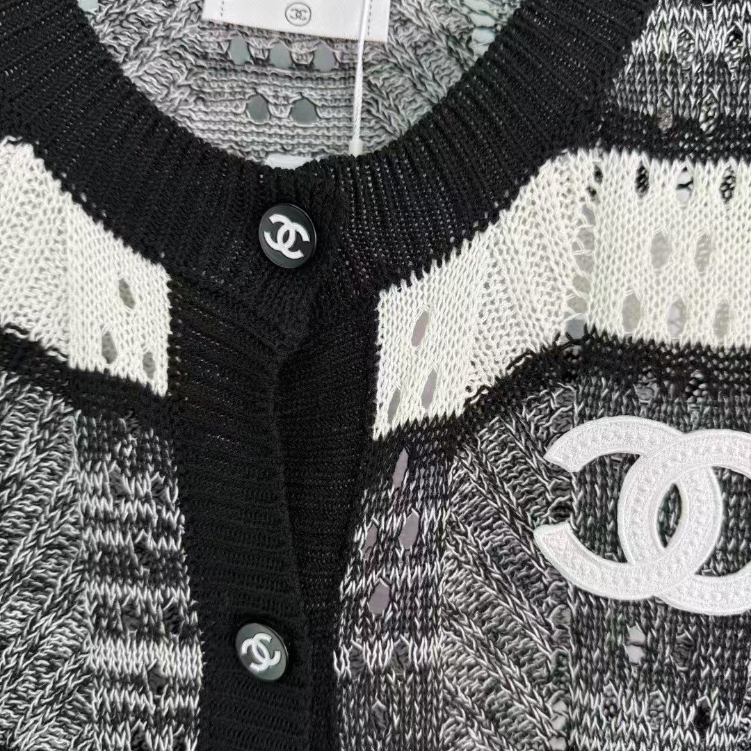 Black and white striped hollow knit short-sleeved cardigan