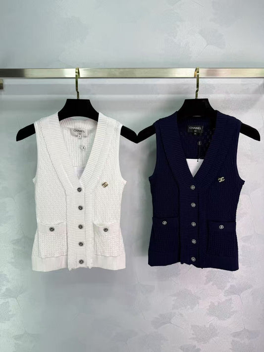 New knitted double C vest
