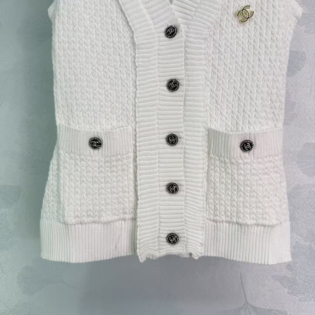 New knitted double C vest