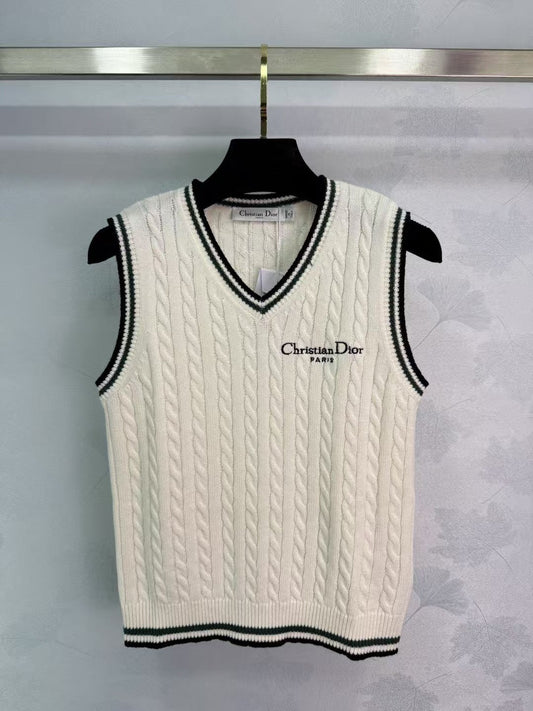 New V-neck knitted vest