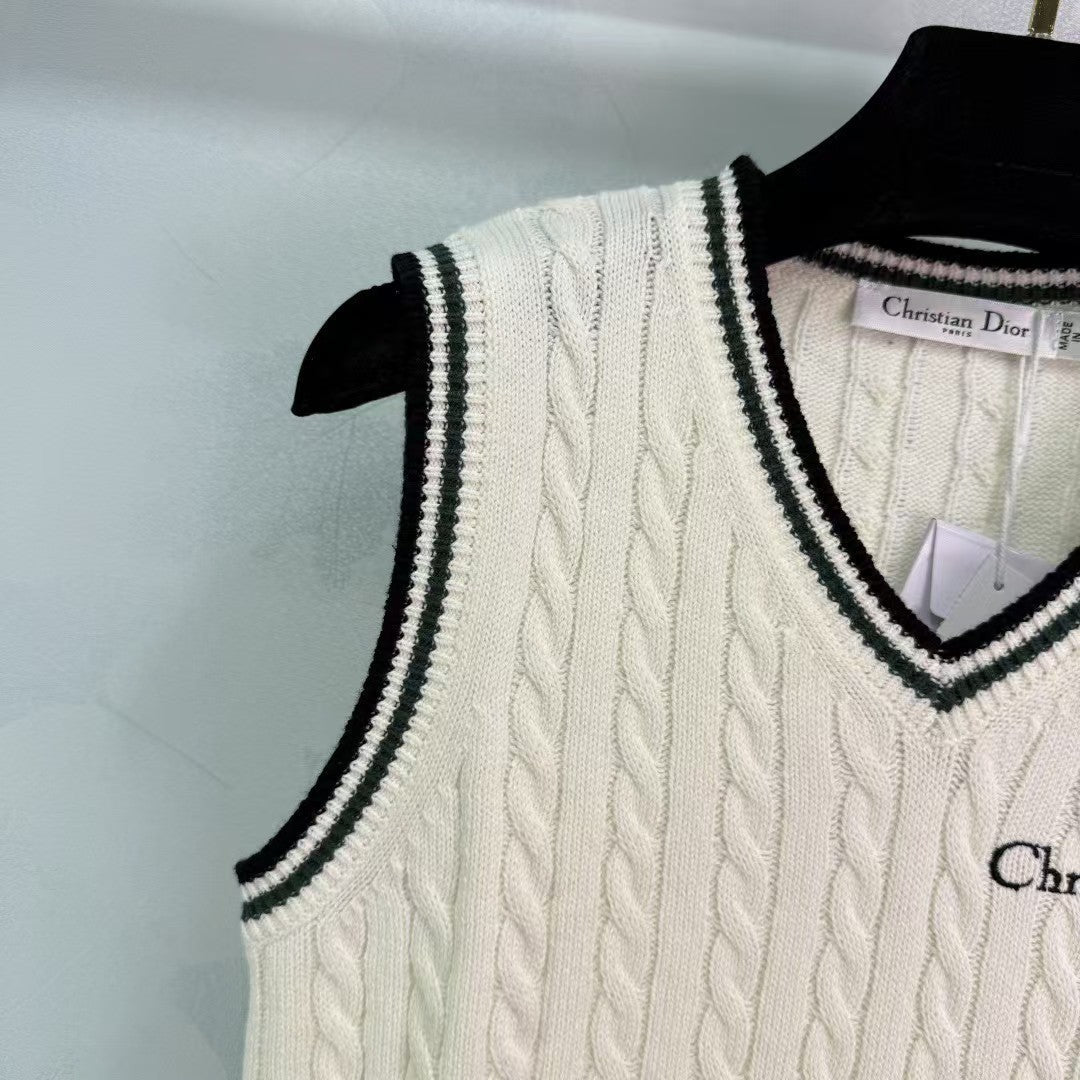 New V-neck knitted vest