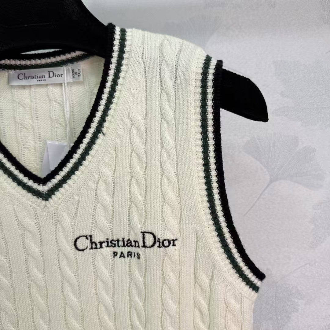 New V-neck knitted vest