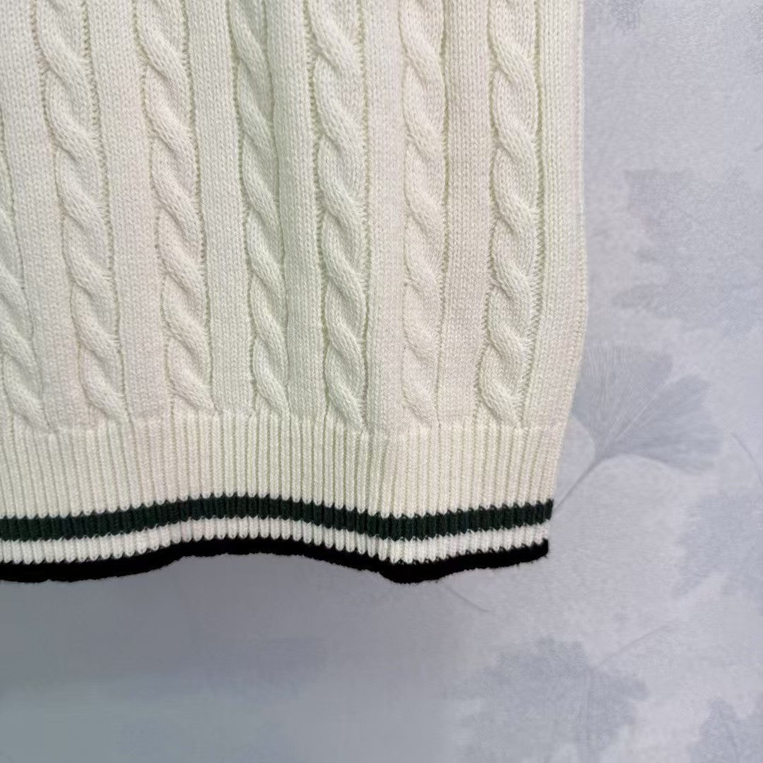 New V-neck knitted vest