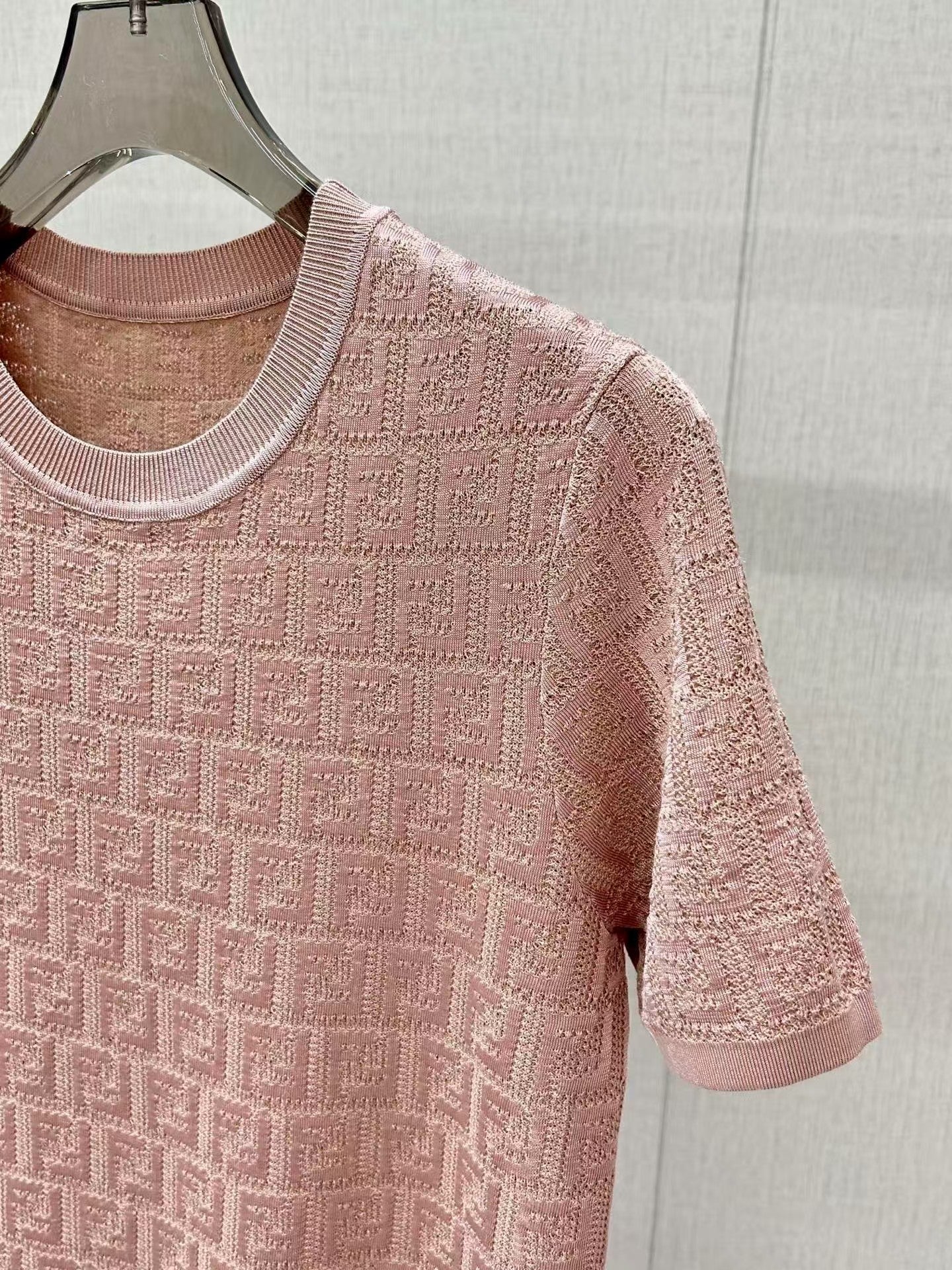 New round neck logo short sleeves