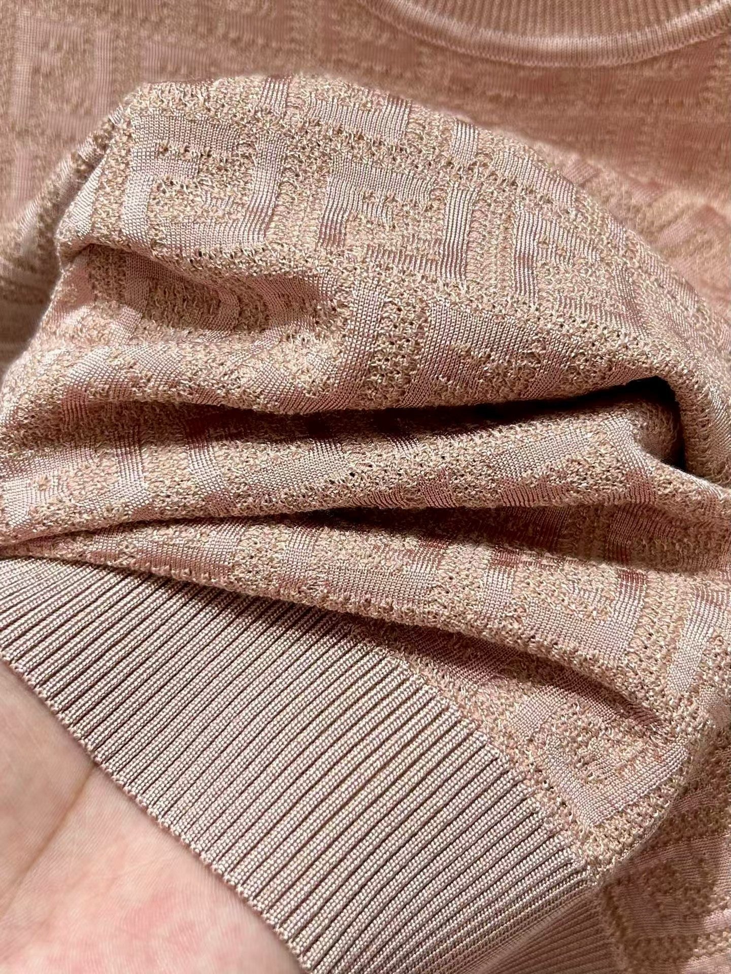 New round neck logo short sleeves